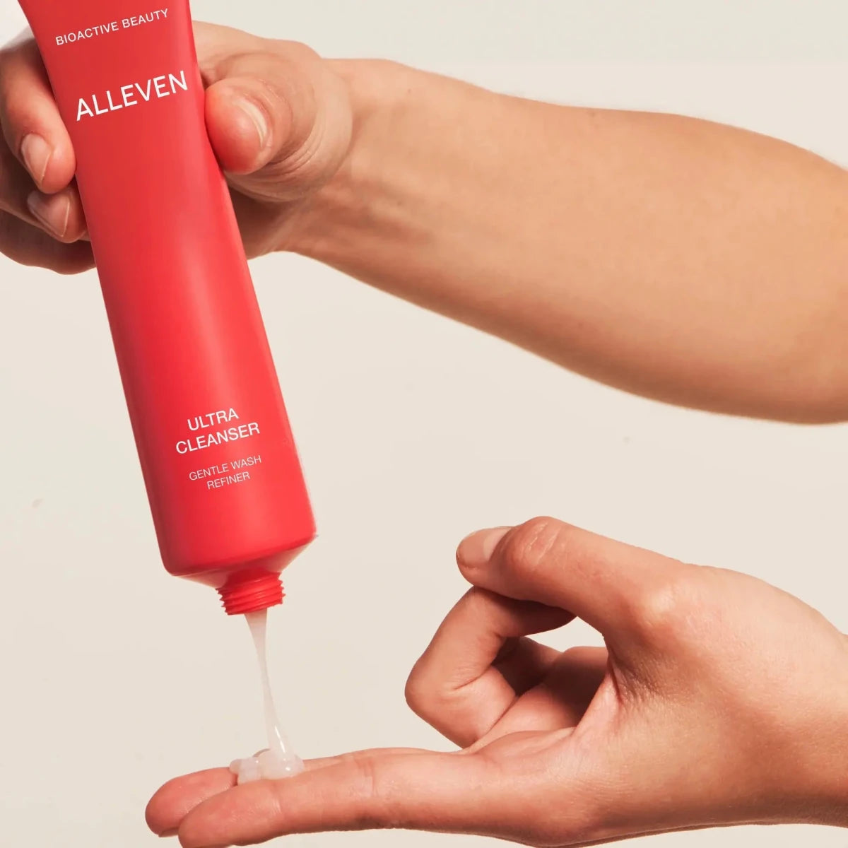 LLEVEN Ultra Cleanser 100ml | Gentle Deep Face Wash - END Nutrition